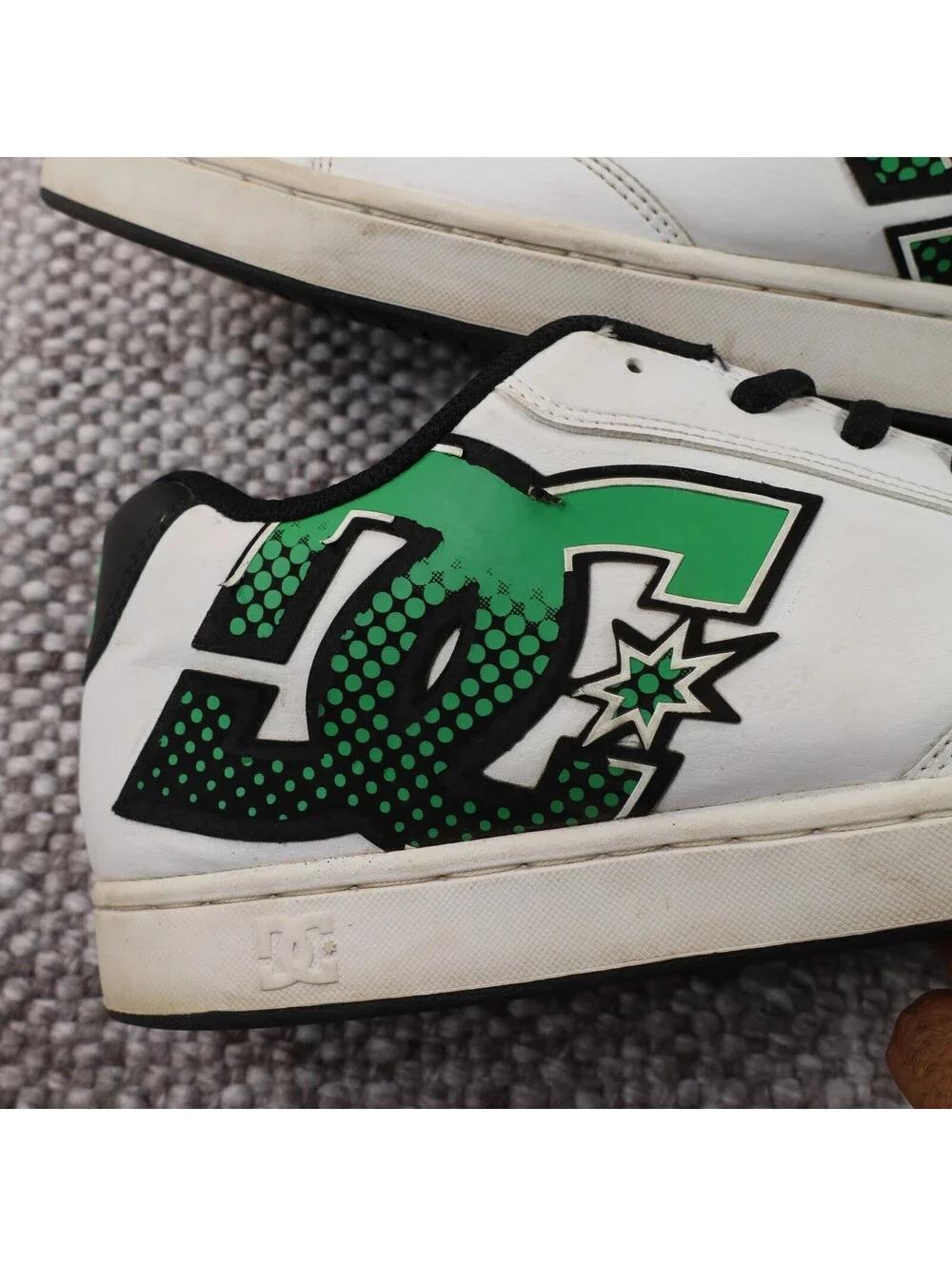 DC Shoes Raif White Black Green Halftone Puffy Skate Sneakers Men's 12 320035